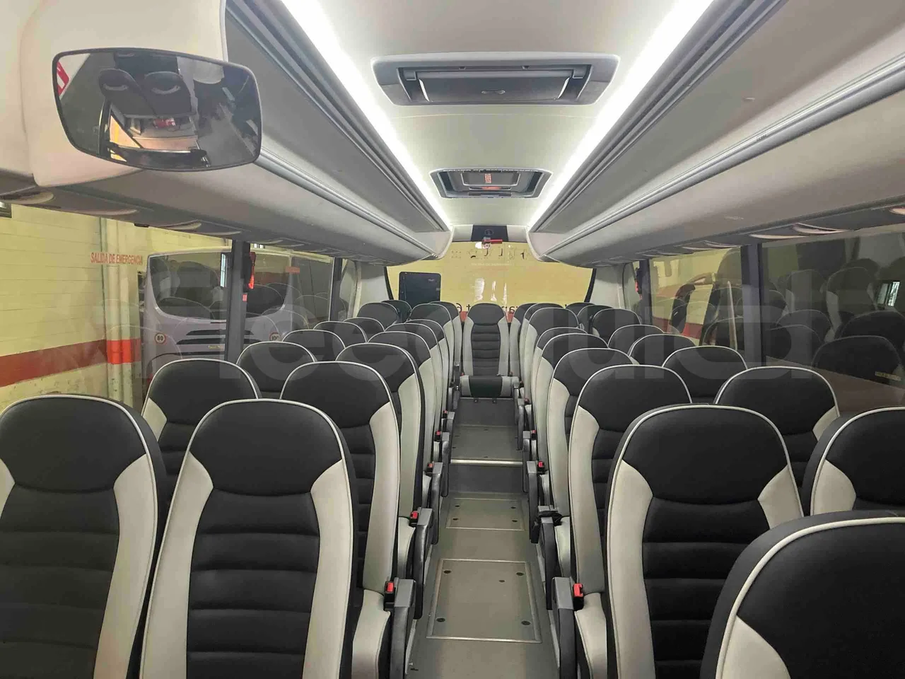 Man Noge - Reverse Seats From Middle Position