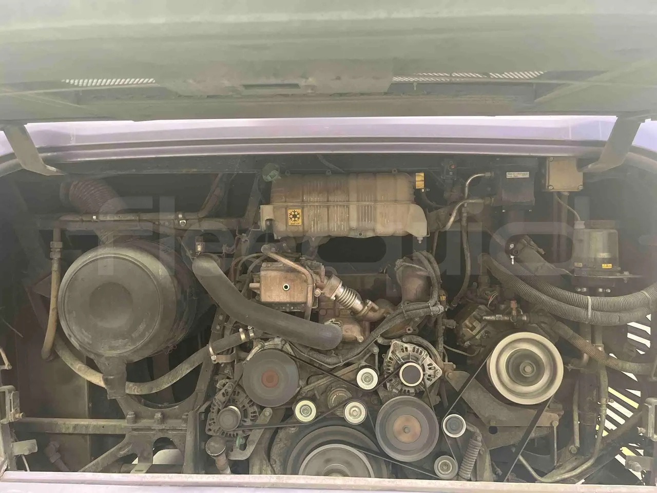 Man Noge - Rear Hatch Open