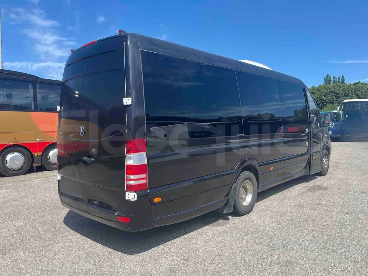 Mercedes-Benz Sprinter - 3/4 right rear doors closed