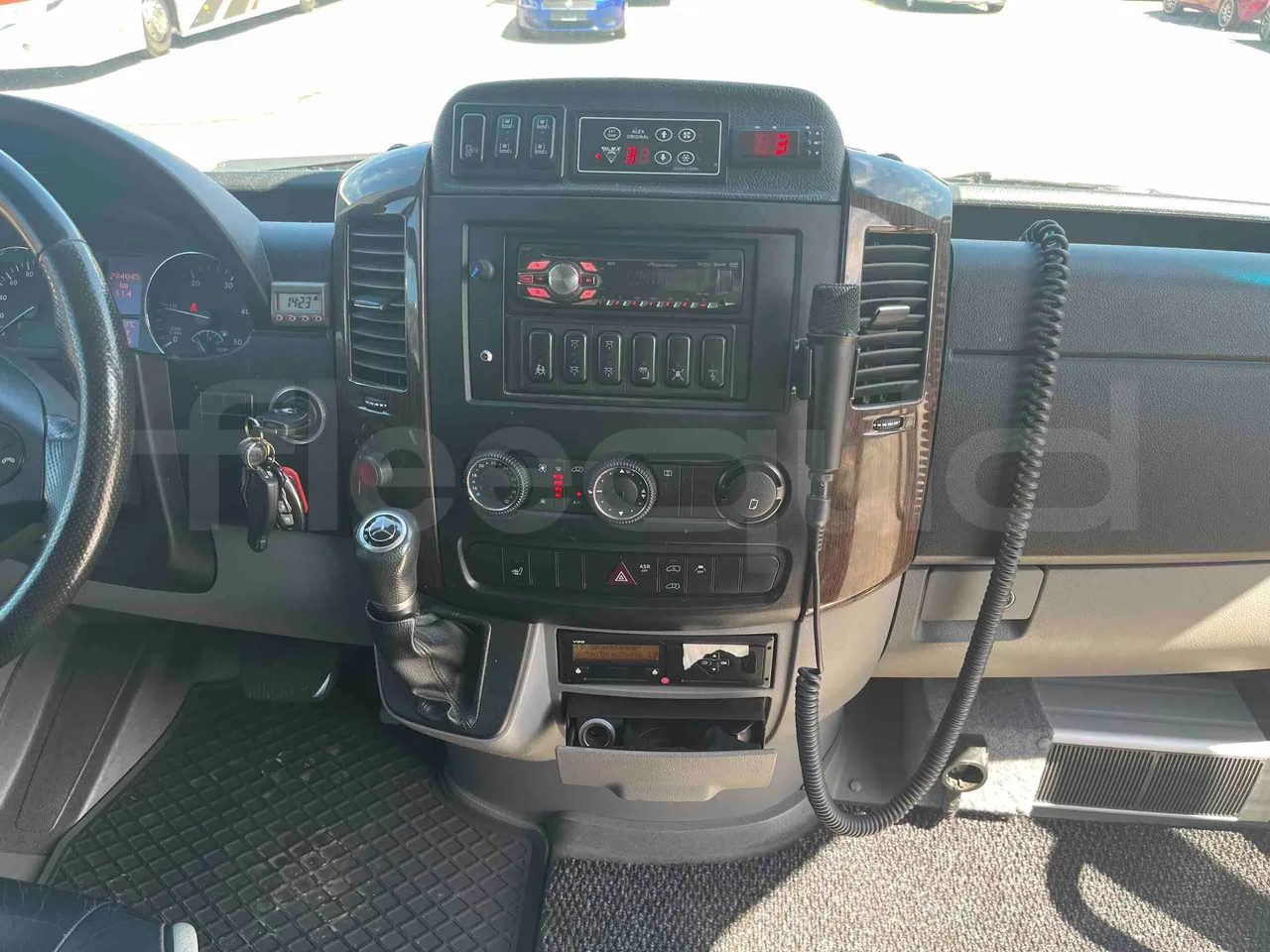 Mercedes-Benz Sprinter - radio accessories photo