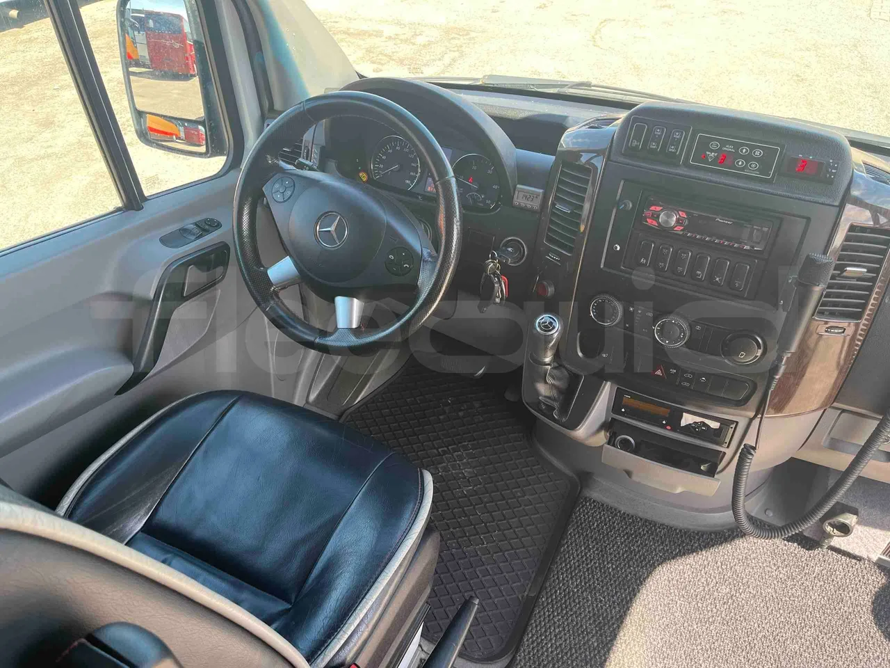Mercedes-Benz Sprinter - buttons panels on