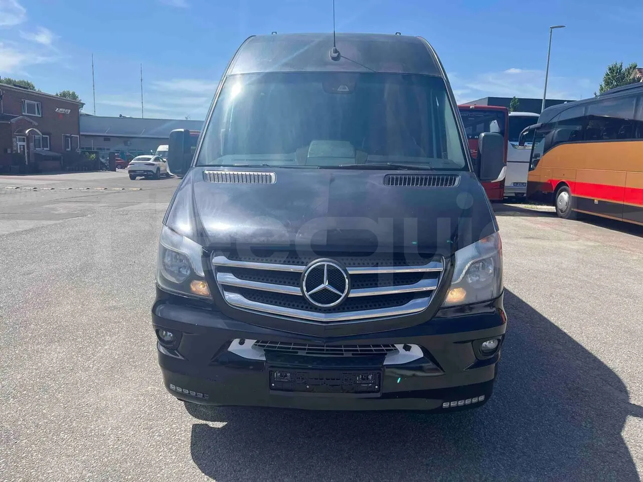Mercedes-Benz Sprinter - front photo