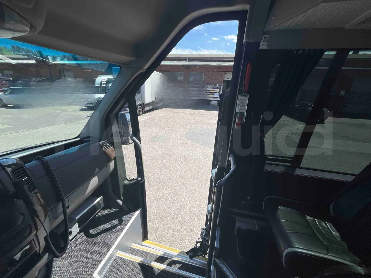 Mercedes-Benz Sprinter - handrails photo