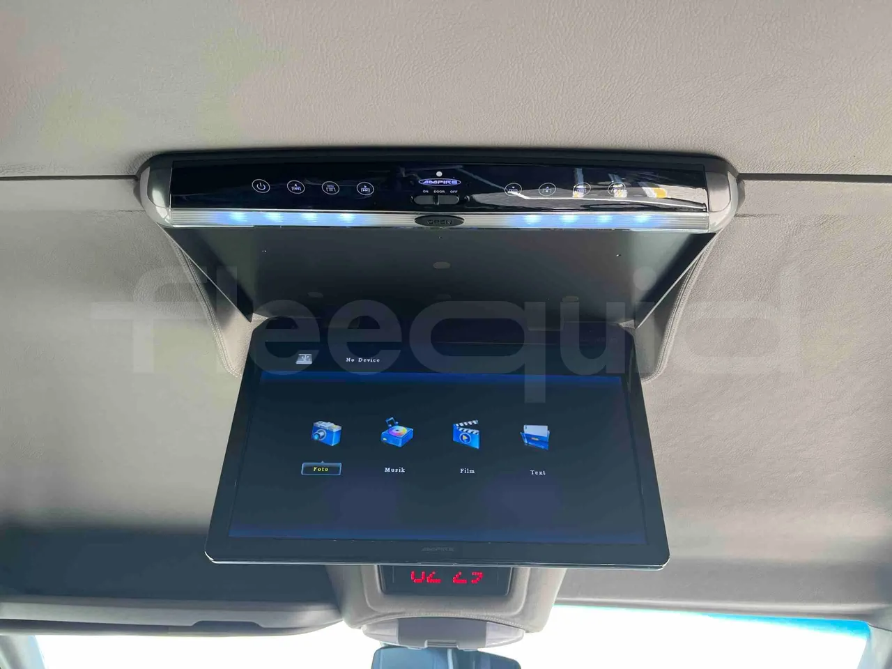 Mercedes-Benz Sprinter - monitor detail photo