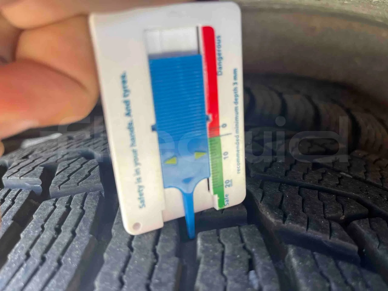 Mercedes-Benz Sprinter - tread condition front tires left