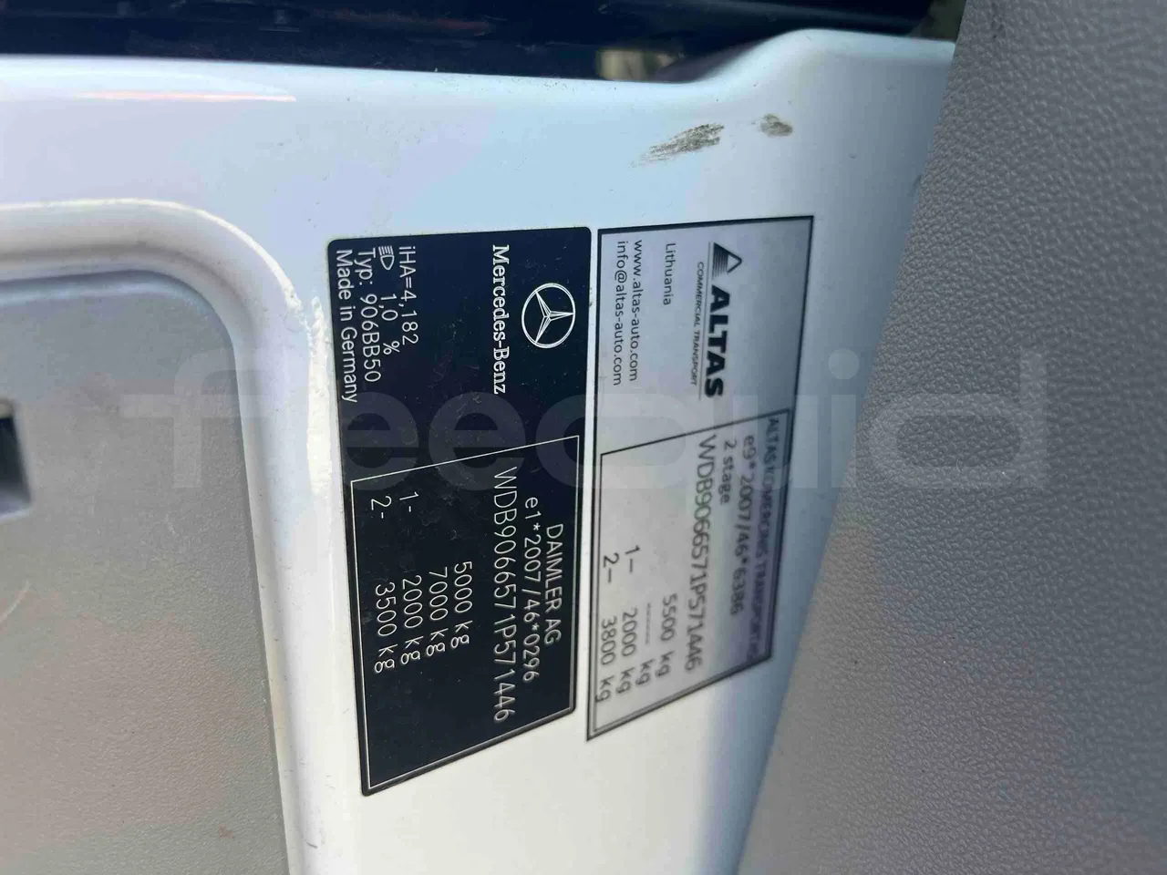 Mercedes-Benz Sprinter - vehicle plate photo