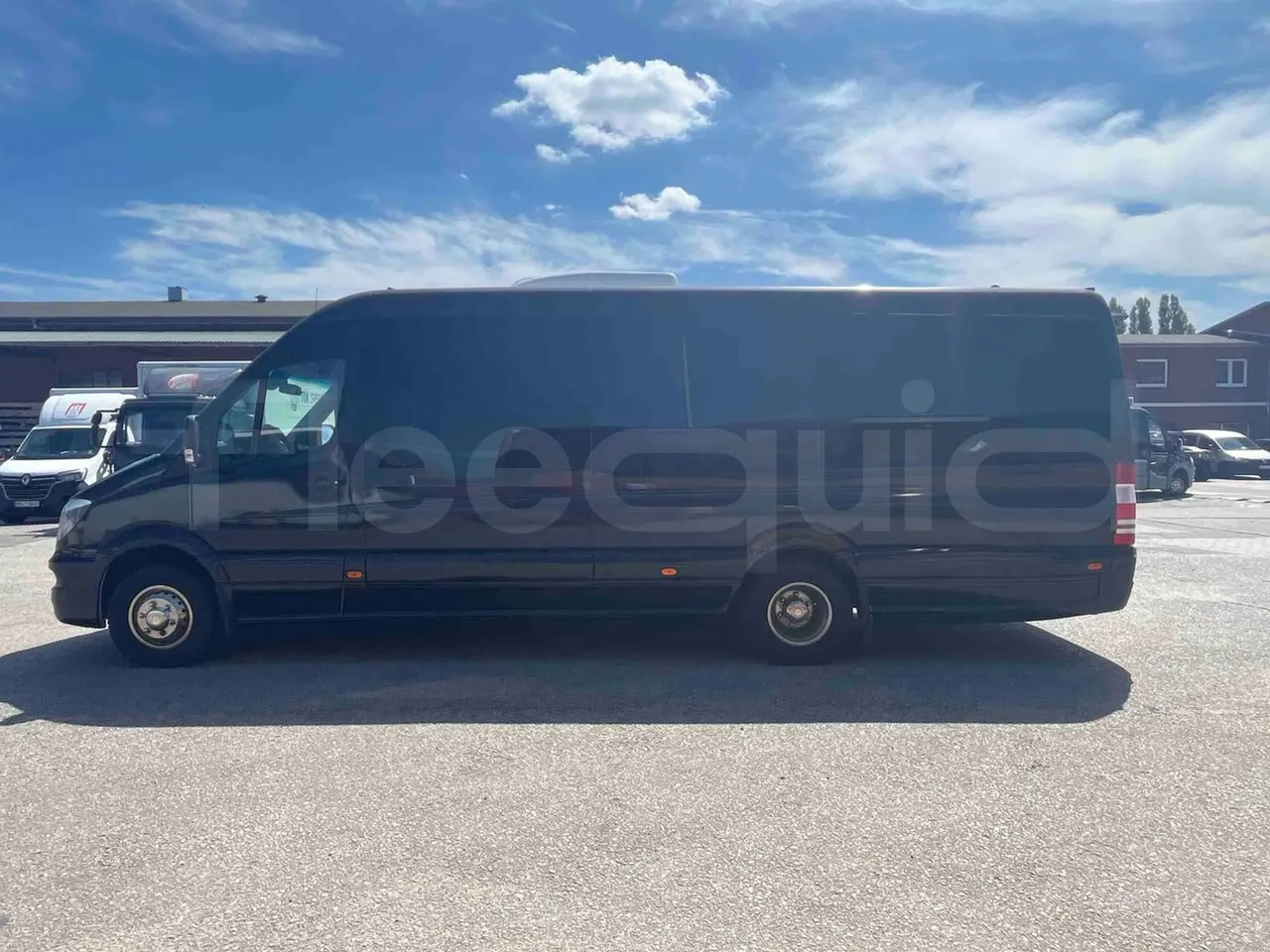 Mercedes-Benz Sprinter - left side photo
