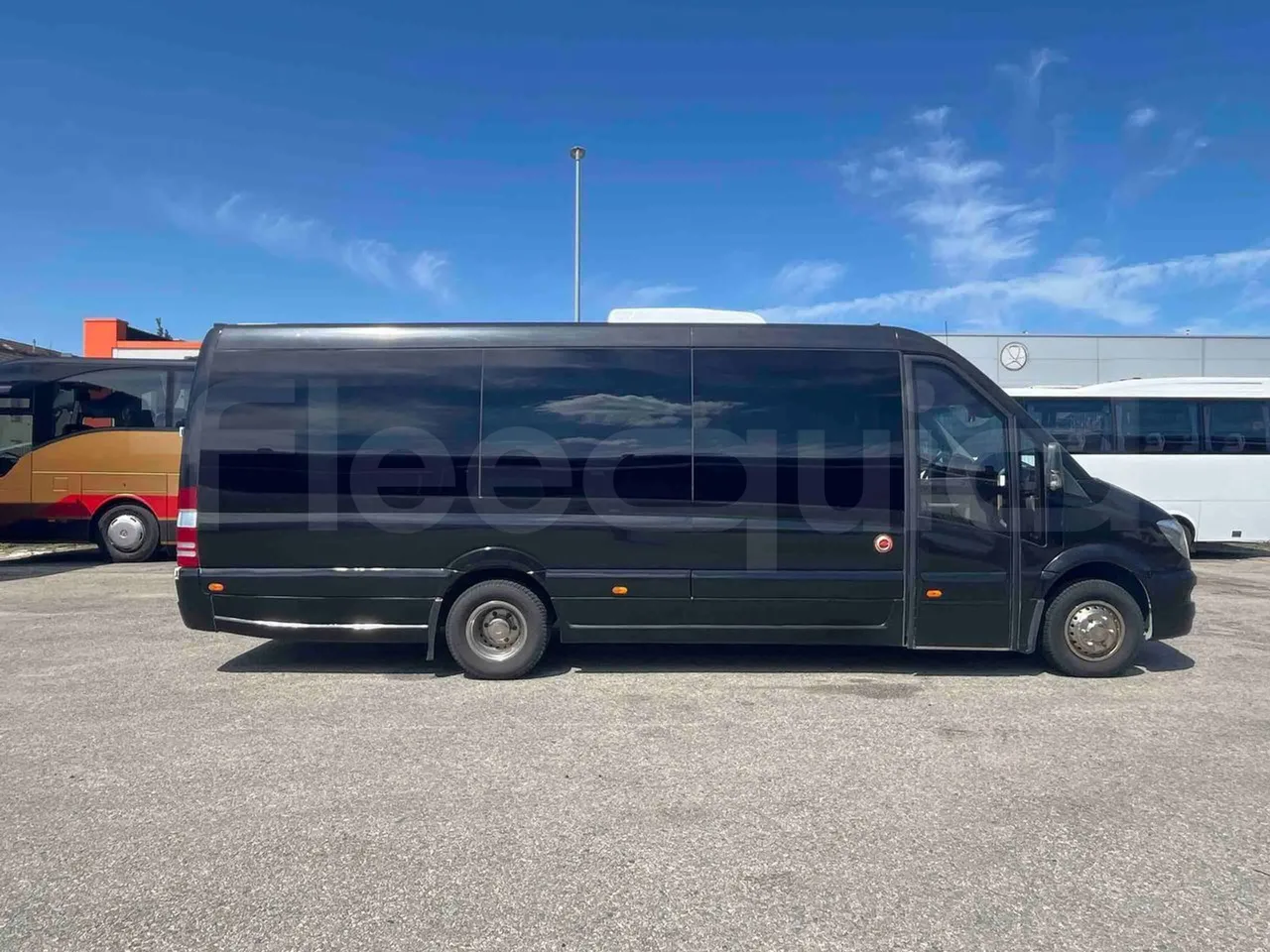 Mercedes-Benz Sprinter - right side doors closed