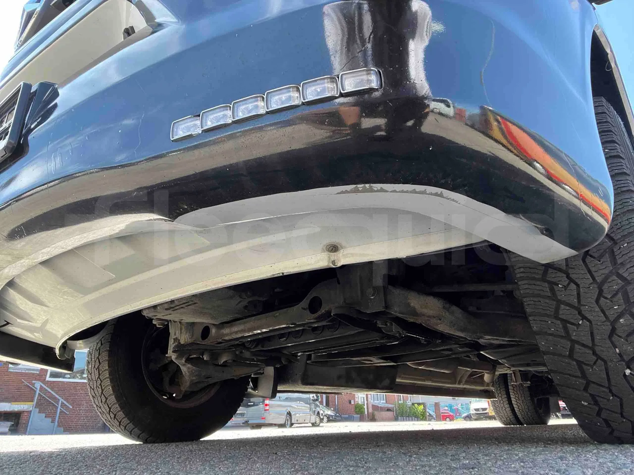 Mercedes-Benz Sprinter - front axle left side