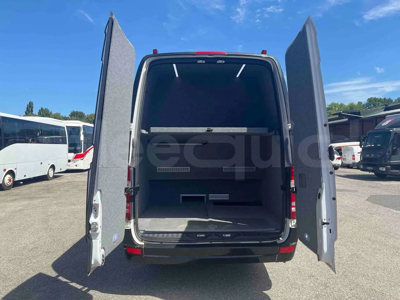Mercedes-Benz Sprinter - turntable external (18m)