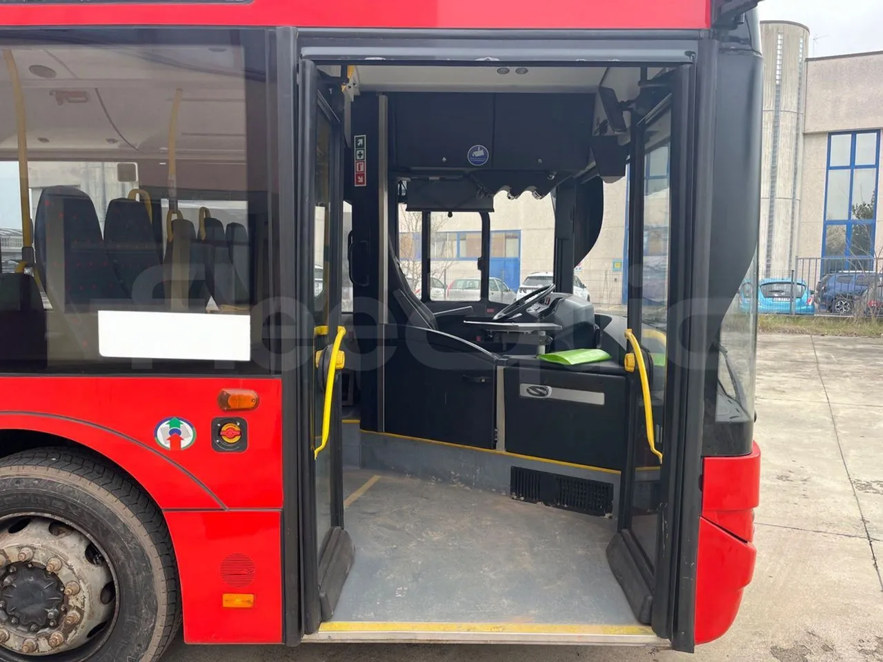 Solaris Urbino 12 - Euro6 - 240kW - 12mt - front door 1 open