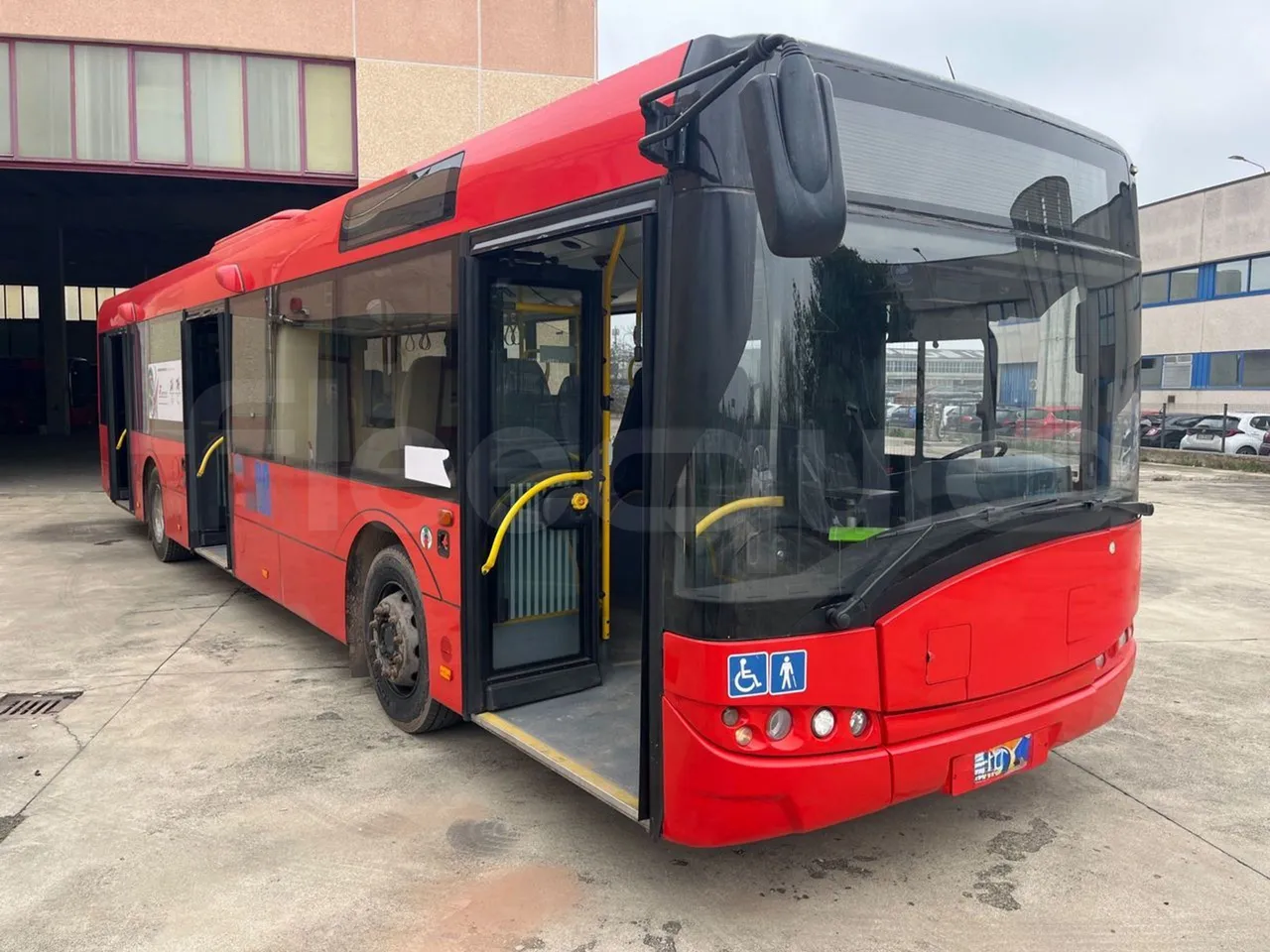 Solaris Urbino 12 - Euro6 - 240kW - 12mt - 3/4 right front doors open