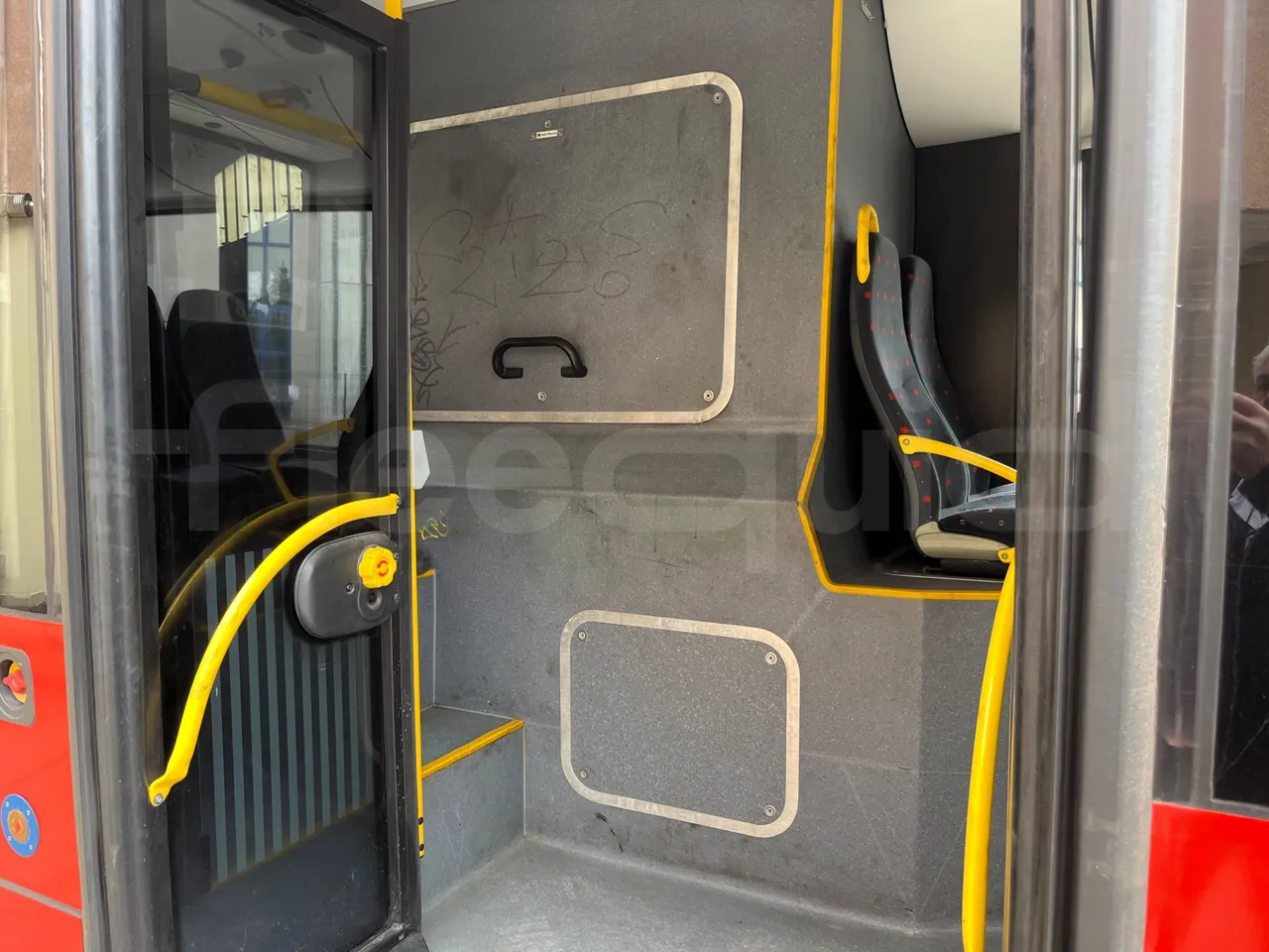 Solaris Urbino 12 - Euro6 - 240kW - 12mt - floor hatches photo