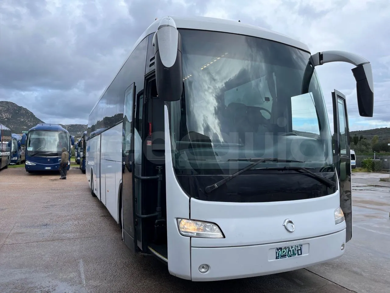 Irisbus New Domino 397E/12.4 - Euro4 - 331kW - 12.410mt - 3/4 right front doors open