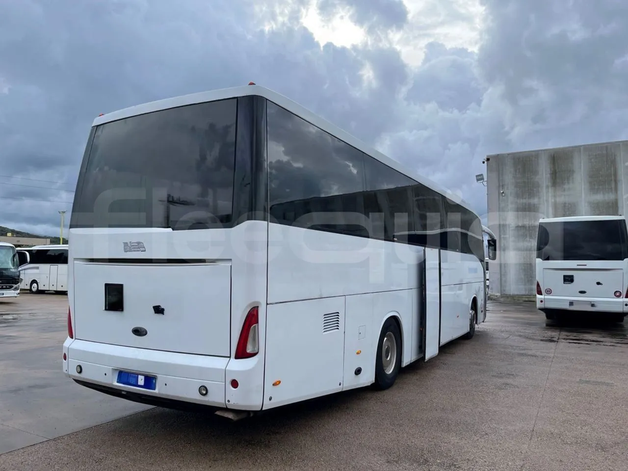Irisbus New Domino 397E/12.4 - Euro4 - 331kW - 12.410mt - 3/4 right rear doors closed