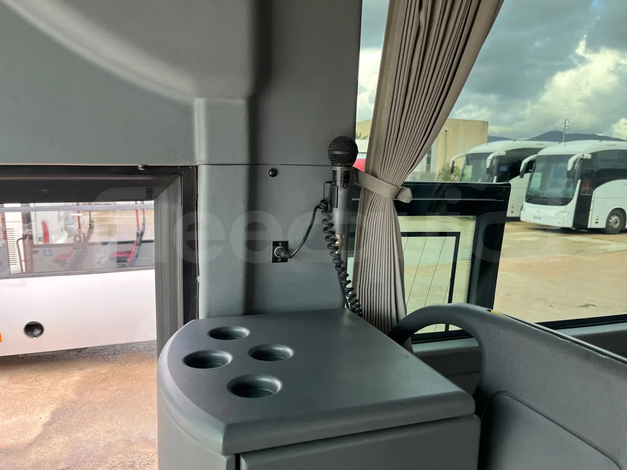 Irisbus New Domino 397E/12.4 - Euro4 - 331kW - 12.410mt - hostes microphone accessories photo