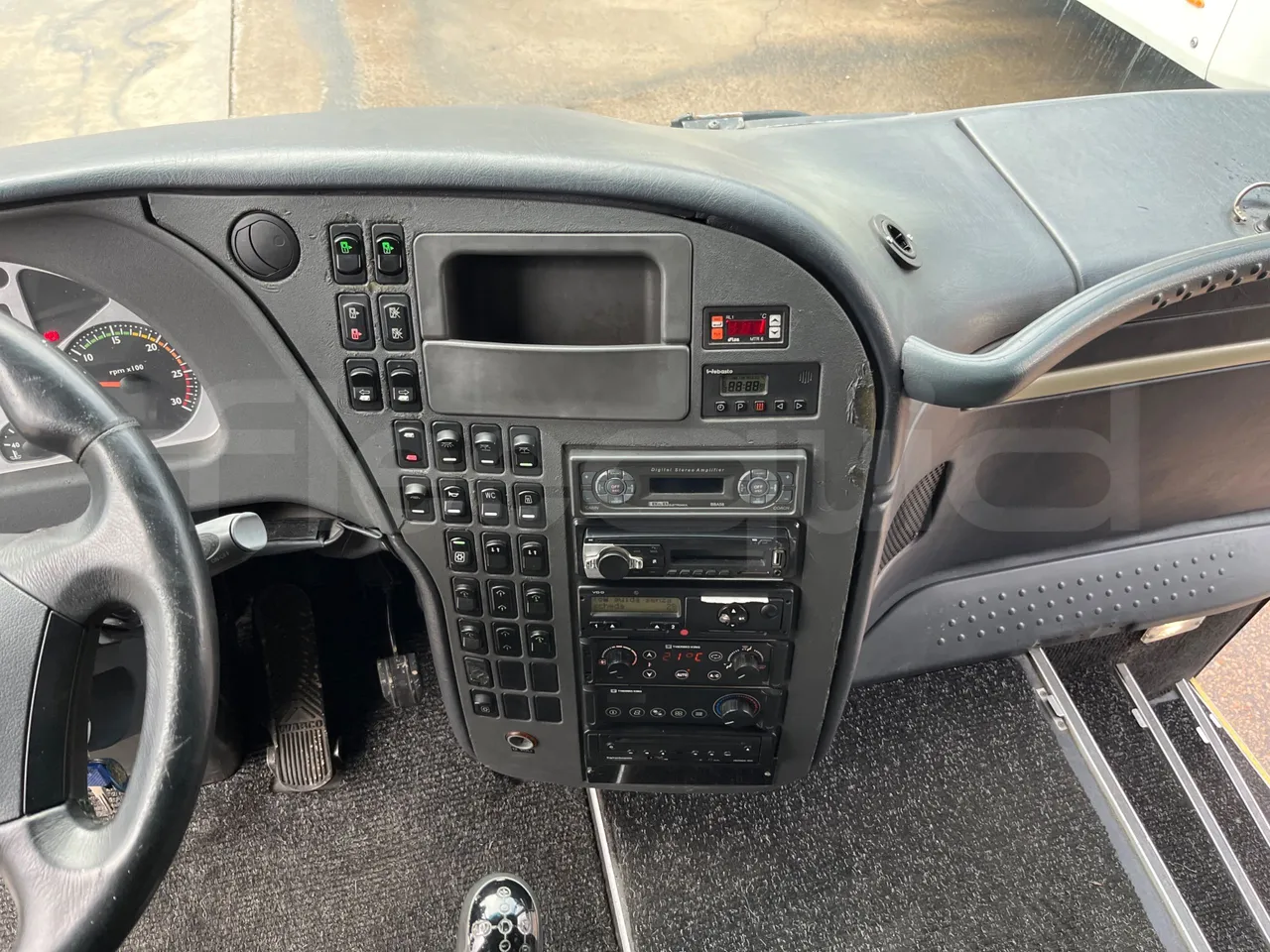 Irisbus New Domino 397E/12.4 - Euro4 - 331kW - 12.410mt - radio accessories photo