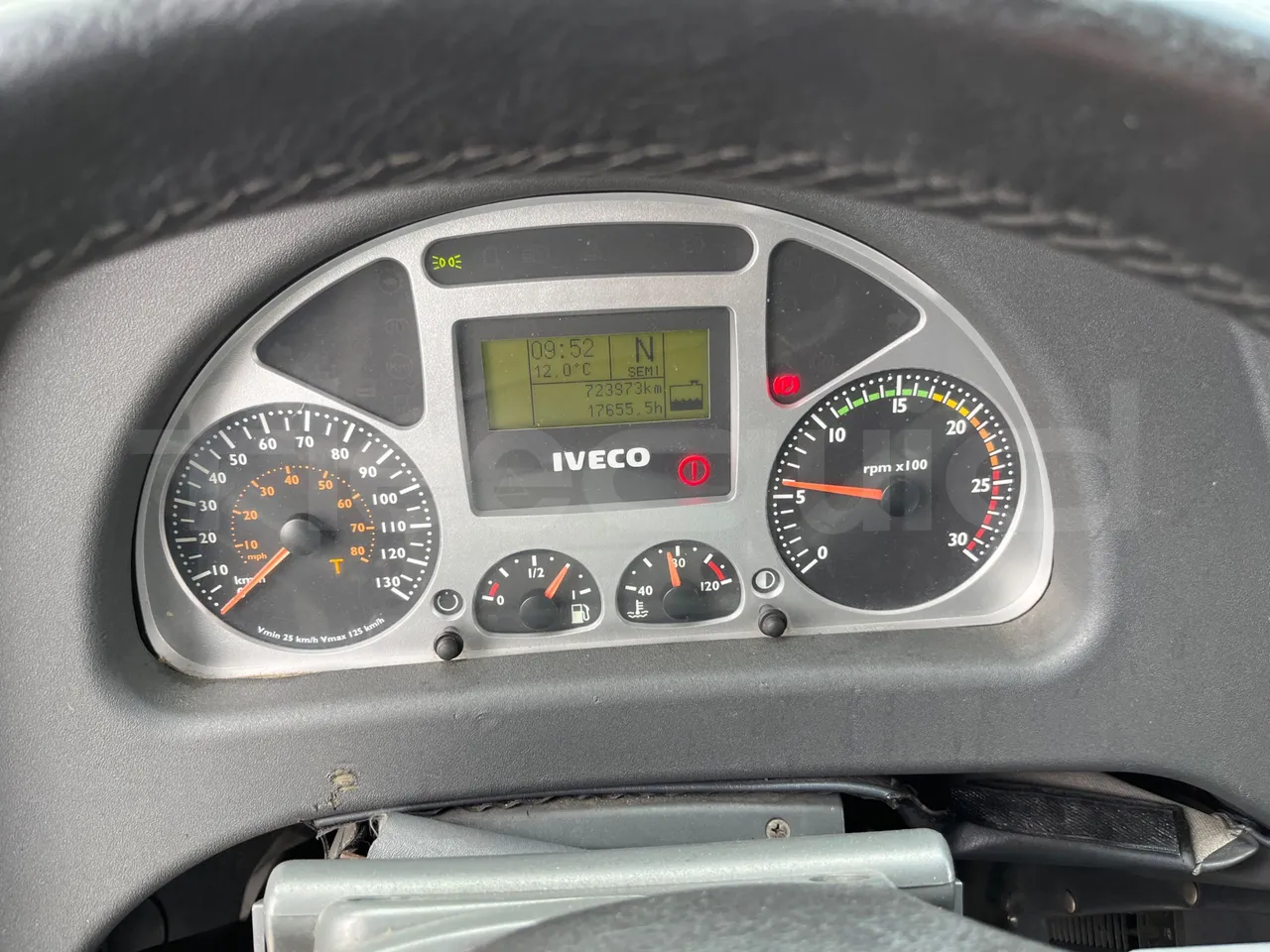 Irisbus New Domino 397E/12.4 - Euro4 - 331kW - 12.410mt - dashboard lights on