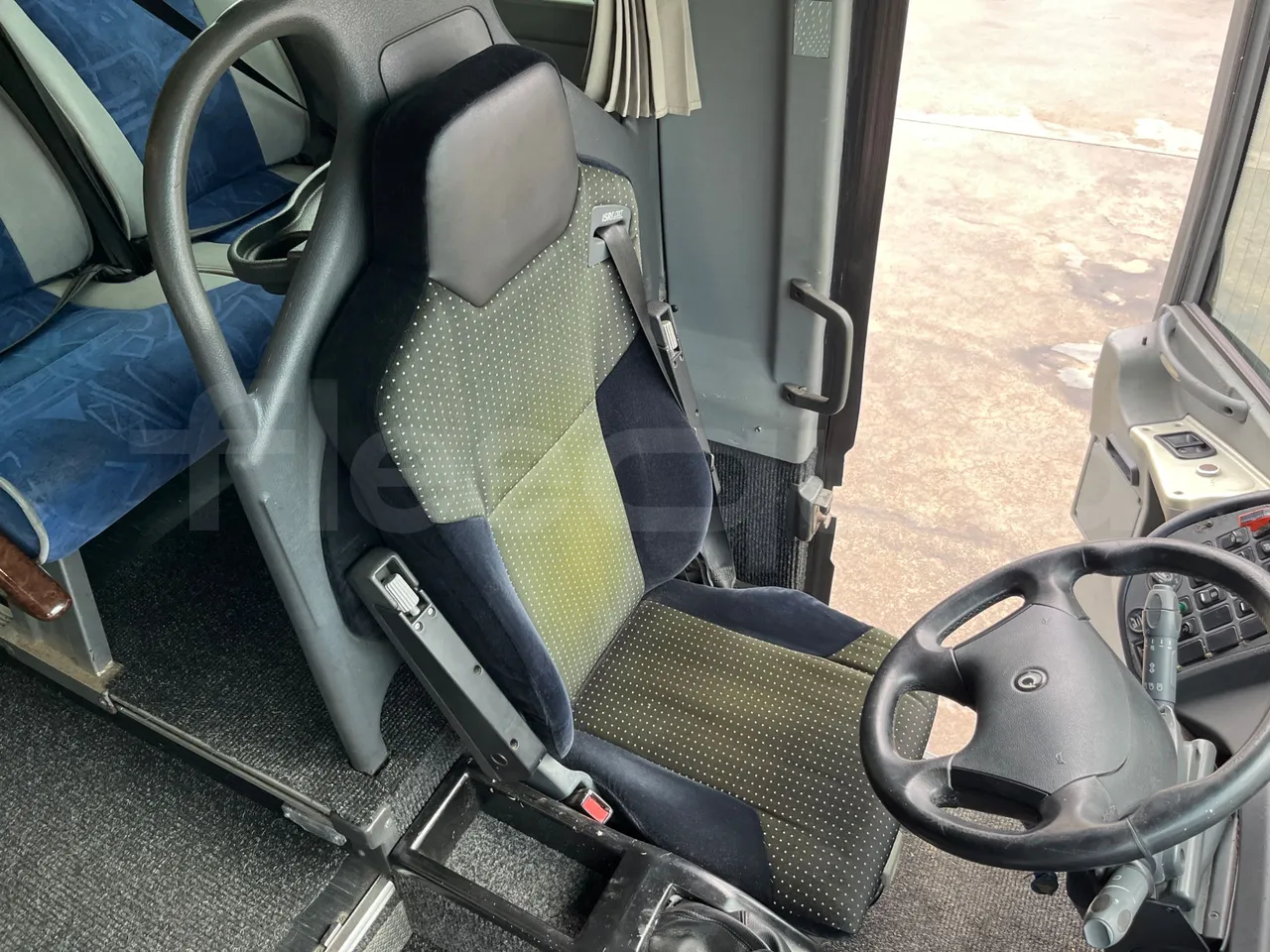 Irisbus New Domino 397E/12.4 - Euro4 - 331kW - 12.410mt - driver's seat photo