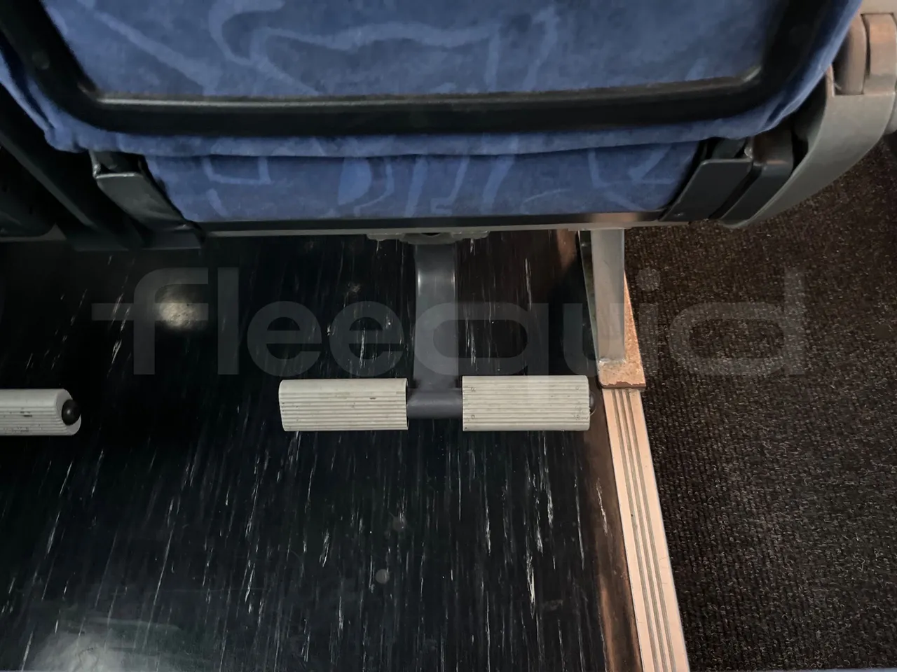 Irisbus New Domino 397E/12.4 - Euro4 - 331kW - 12.410mt - footrest detail photo