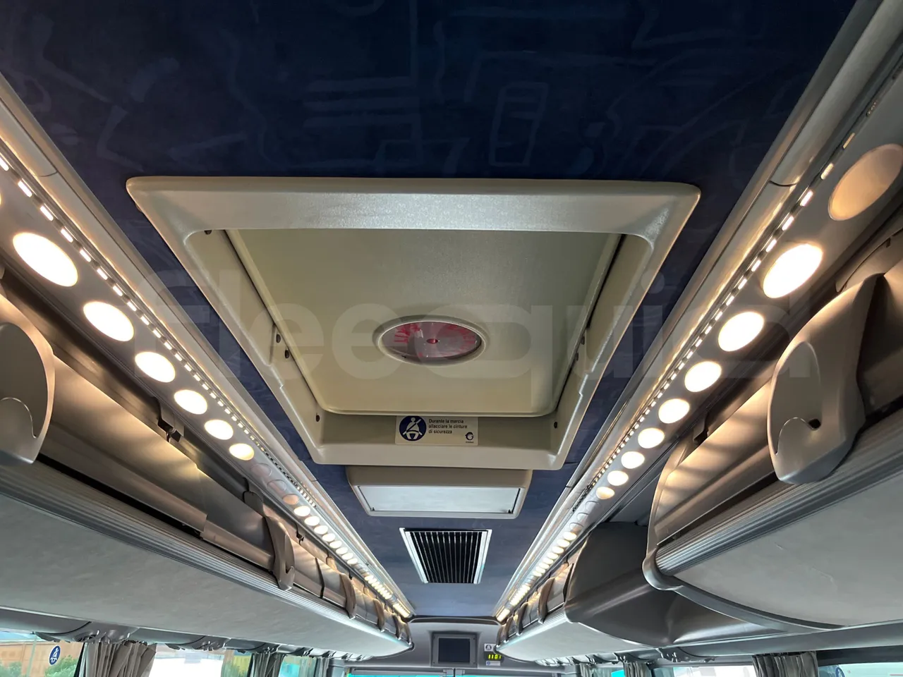 Irisbus New Domino 397E/12.4 - Euro4 - 331kW - 12.410mt - roof hatch 1