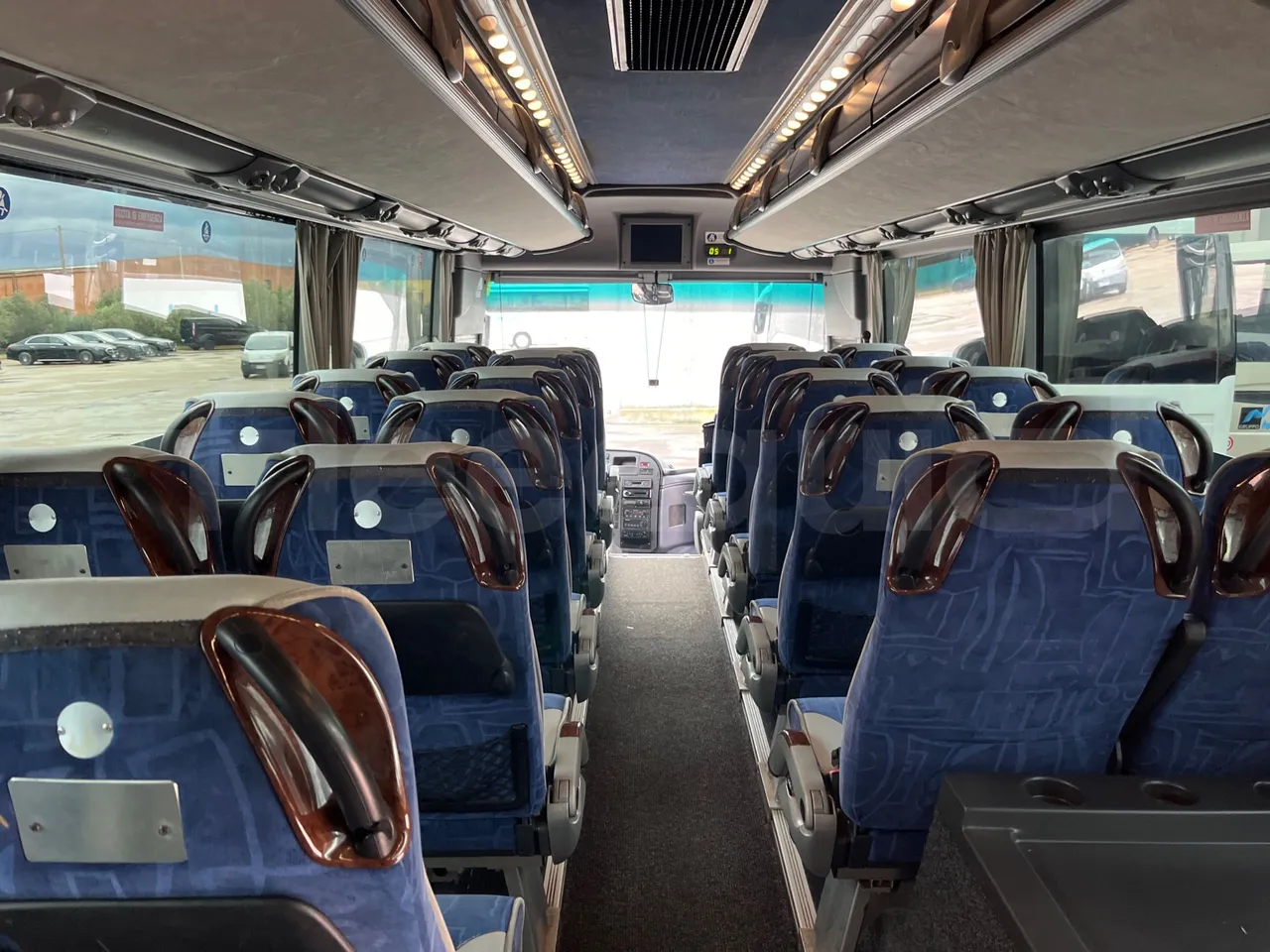 Irisbus New Domino 397E/12.4 - Euro4 - 331kW - 12.410mt - forward view middle aisle