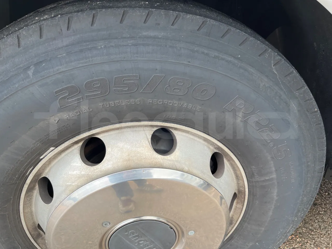 Irisbus New Domino 397E/12.4 - Euro4 - 331kW - 12.410mt - tread condition front tires left