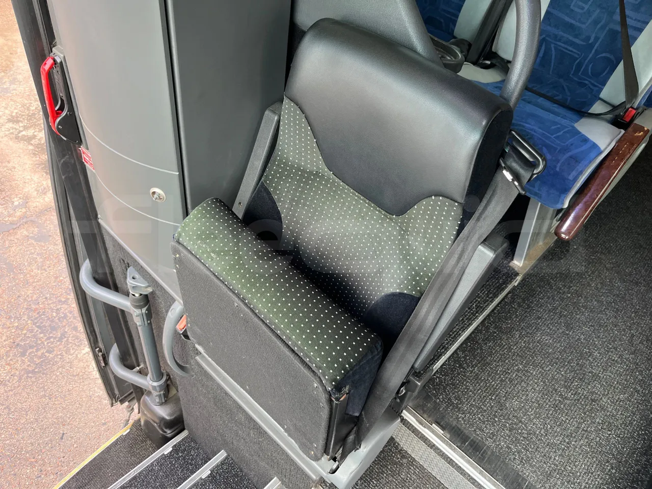 Irisbus New Domino 397E/12.4 - Euro4 - 331kW - 12.410mt - hostess seat photo