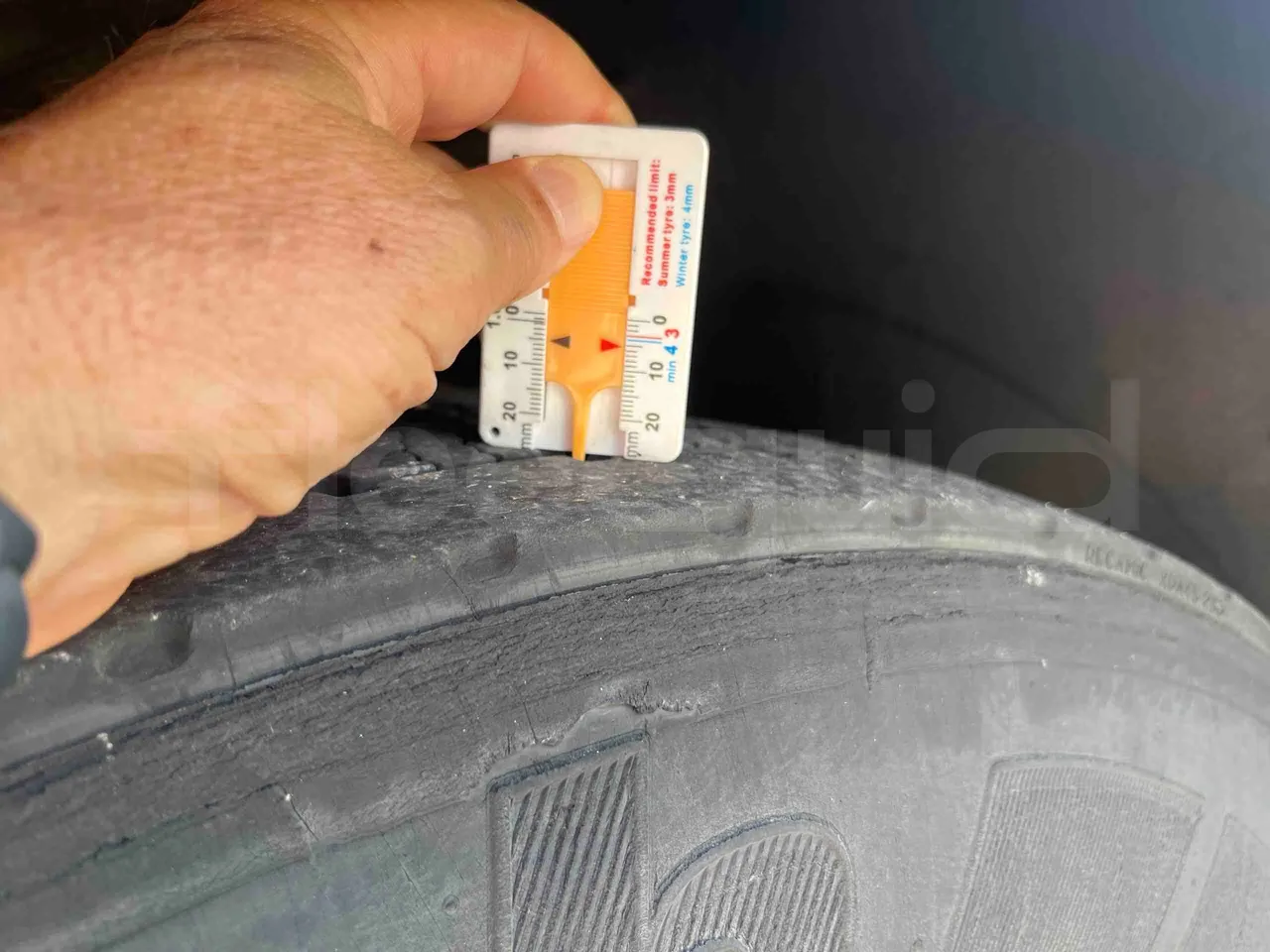 Mercedes-Benz Integro - tread condition front tires left
