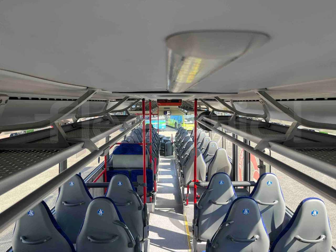Mercedes-Benz Integro - overhead compartments photo