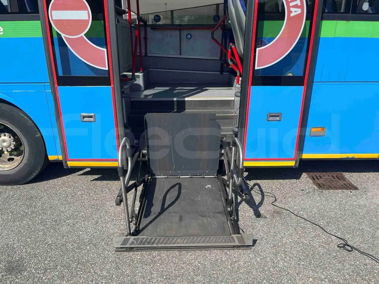 Mercedes-Benz Integro - platform open photo