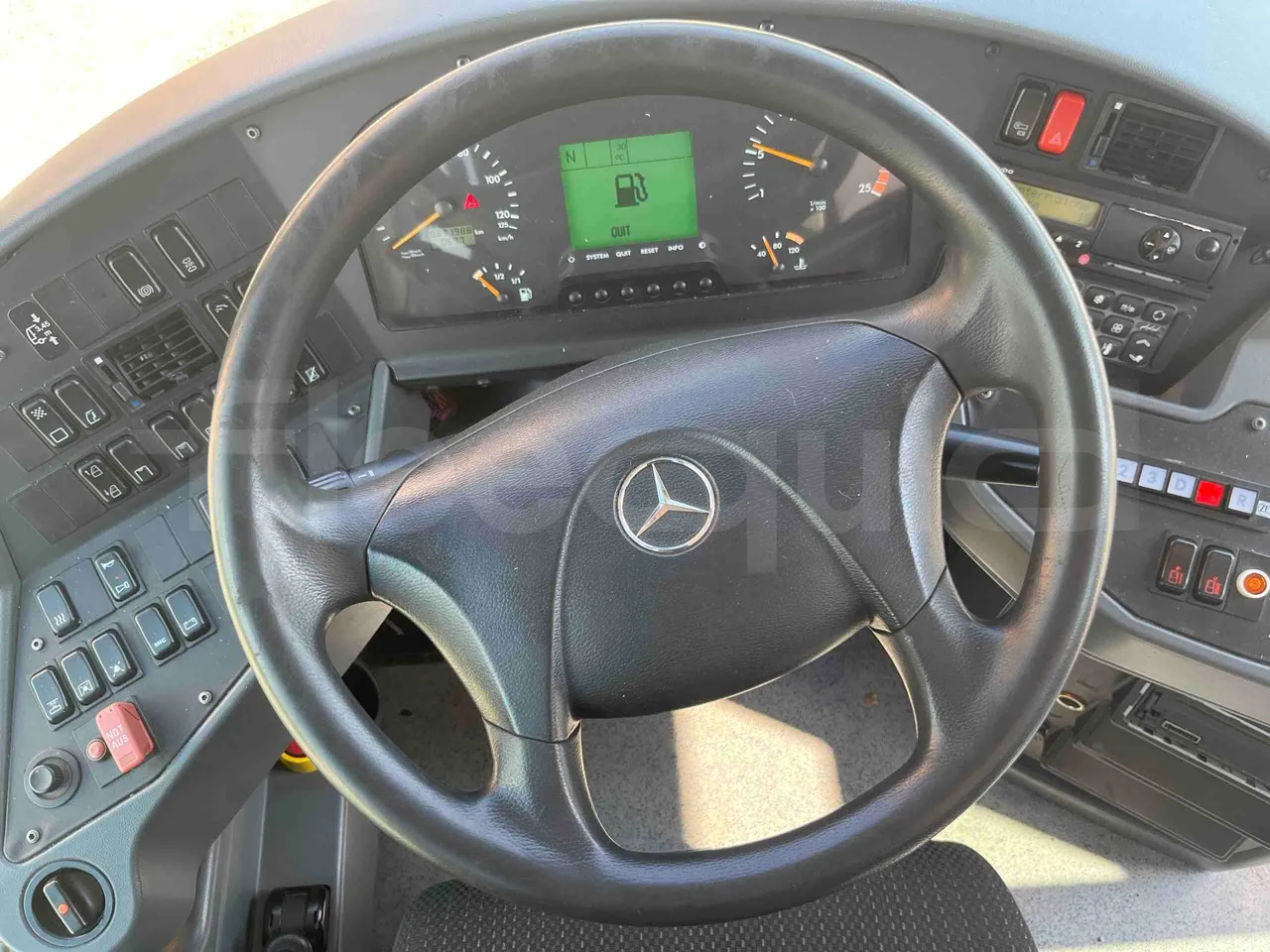 Mercedes-Benz Integro - steering wheel photo
