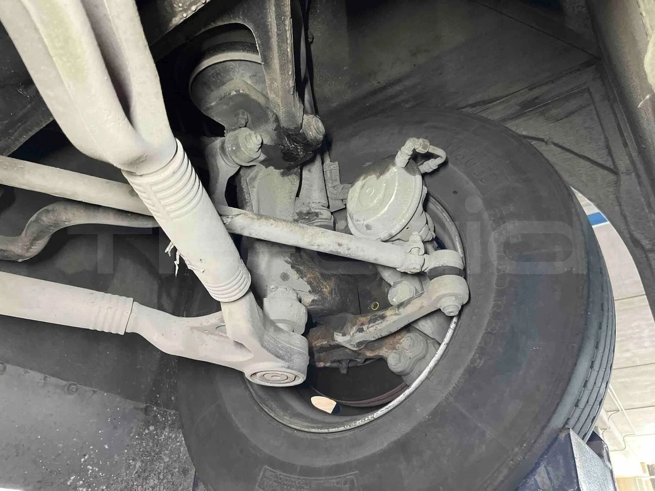 Mercedes-Benz Integro - front axle left side