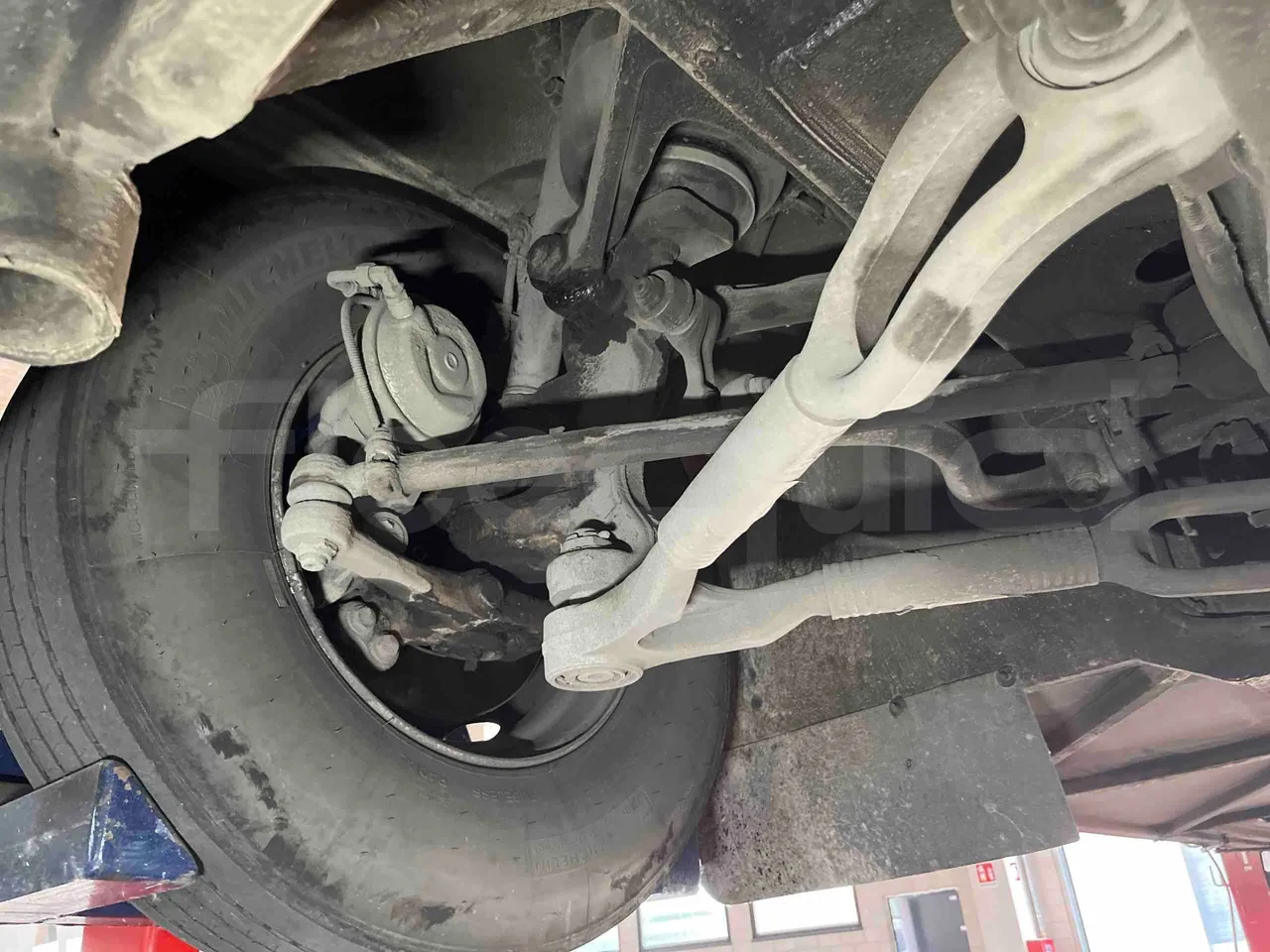 Mercedes-Benz Integro - front axle right side
