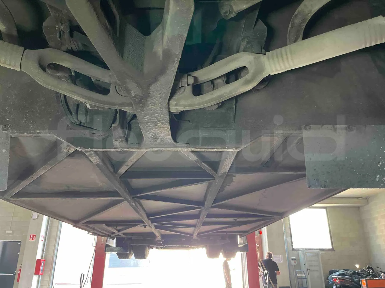 Mercedes-Benz Integro - central undercarriage photo