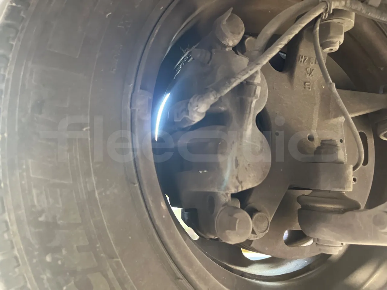 Iveco Daily 50C14N - EUR6 - 100kW - 6,048m - front brake calipers left
