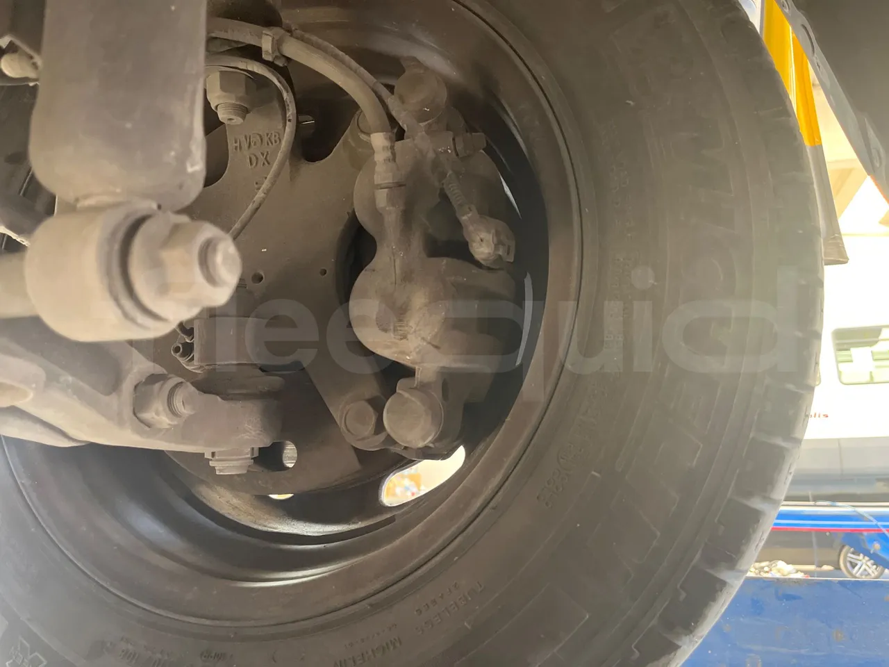 Iveco Daily 50C14N - EUR6 - 100kW - 6,048m - front brake calipers right