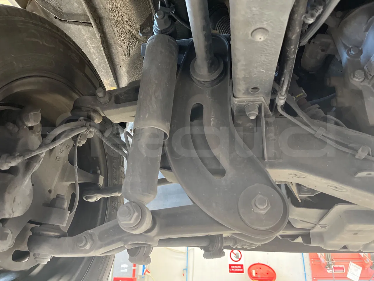 Iveco Daily 50C14N - EUR6 - 100kW - 6,048m - front shock absorbers left