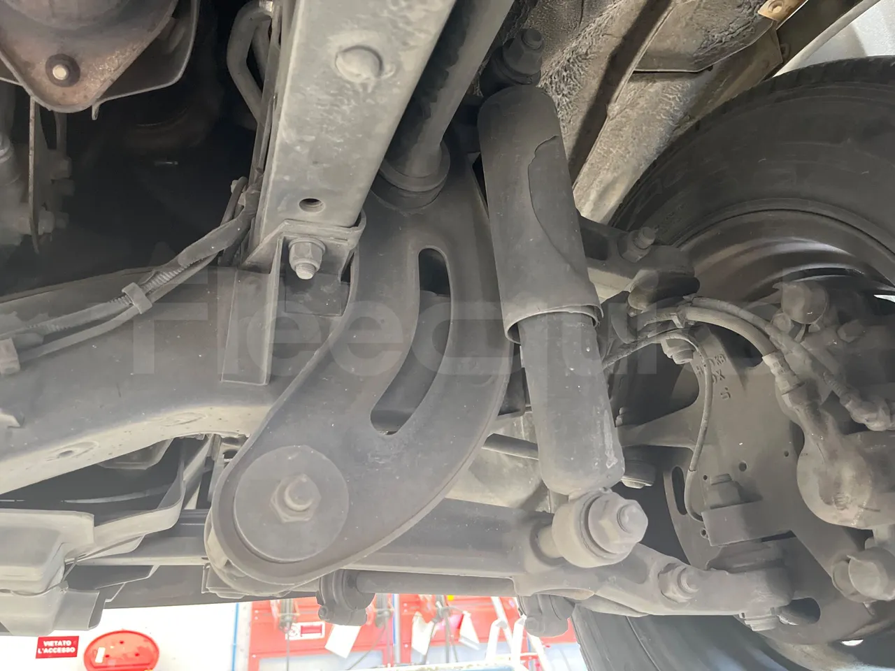 Iveco Daily 50C14N - EUR6 - 100kW - 6,048m - front shock absorbers right