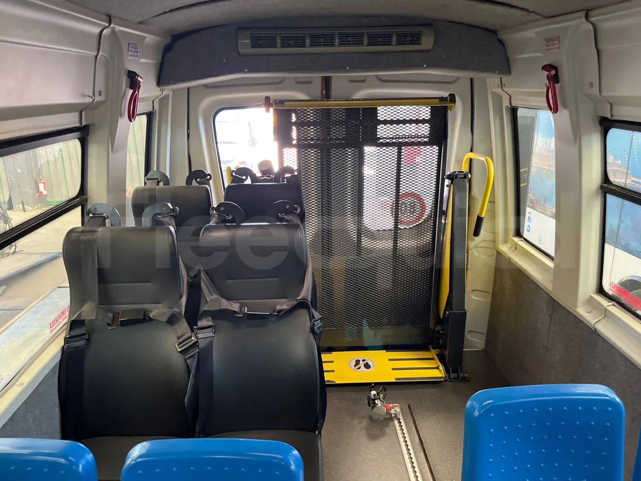 Iveco Daily 50C14N - EUR6 - 100kW - 6,048m - reverse view middle aisle