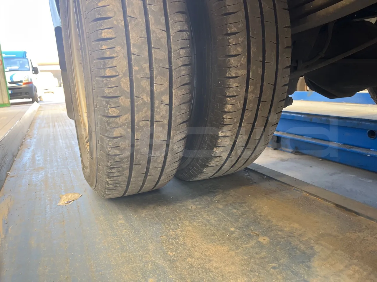 Iveco Daily 50C14N - EUR6 - 100kW - 6,048m - tread condition front tires left