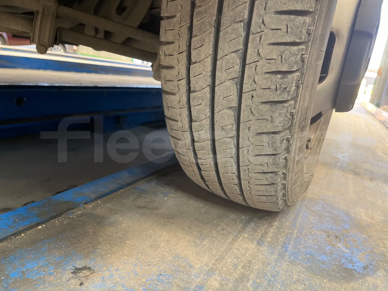 Iveco Daily 50C14N - EUR6 - 100kW - 6,048m - tread condition front tires right