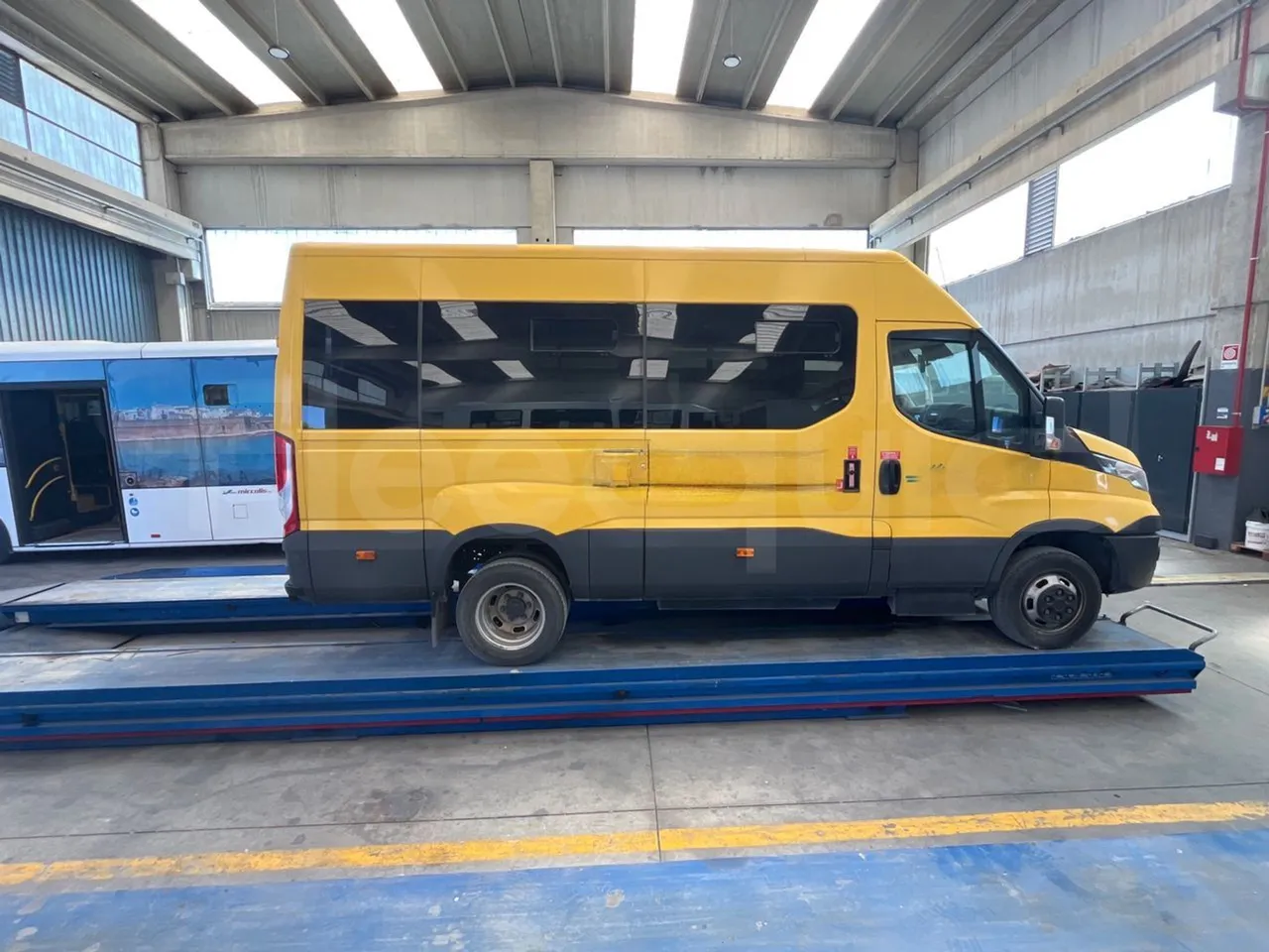 Iveco Daily 50C14N - EUR6 - 100kW - 6,048m - right side doors closed