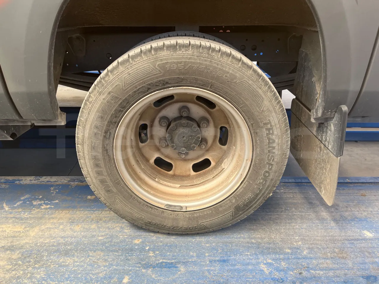 Iveco Daily 50C14N - EUR6 - 100kW - 6,048m - rear left tire photo