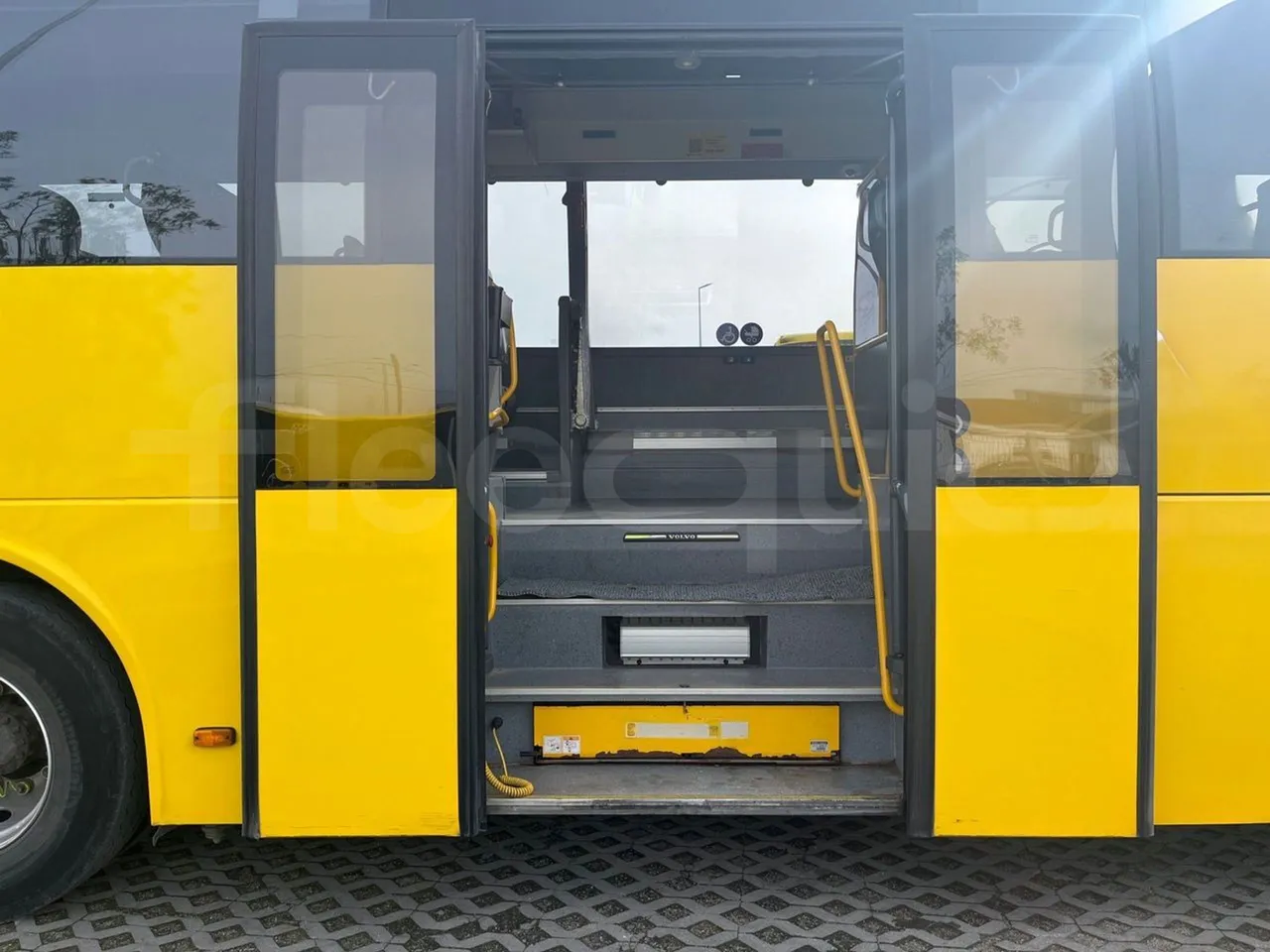 Volvo 9700-B8R B6SC 9700S - Euro 6 - 240 kW - 14.980 mt - front door 2 open