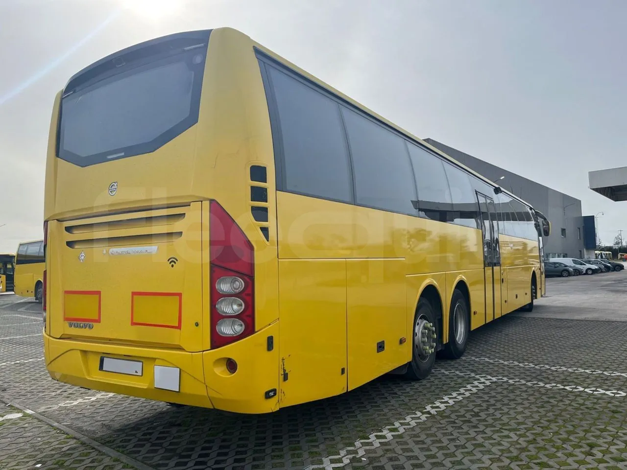 Volvo 9700-B8R B6SC 9700S - Euro 6 - 240 kW - 14.980 mt - 3/4 right rear doors closed
