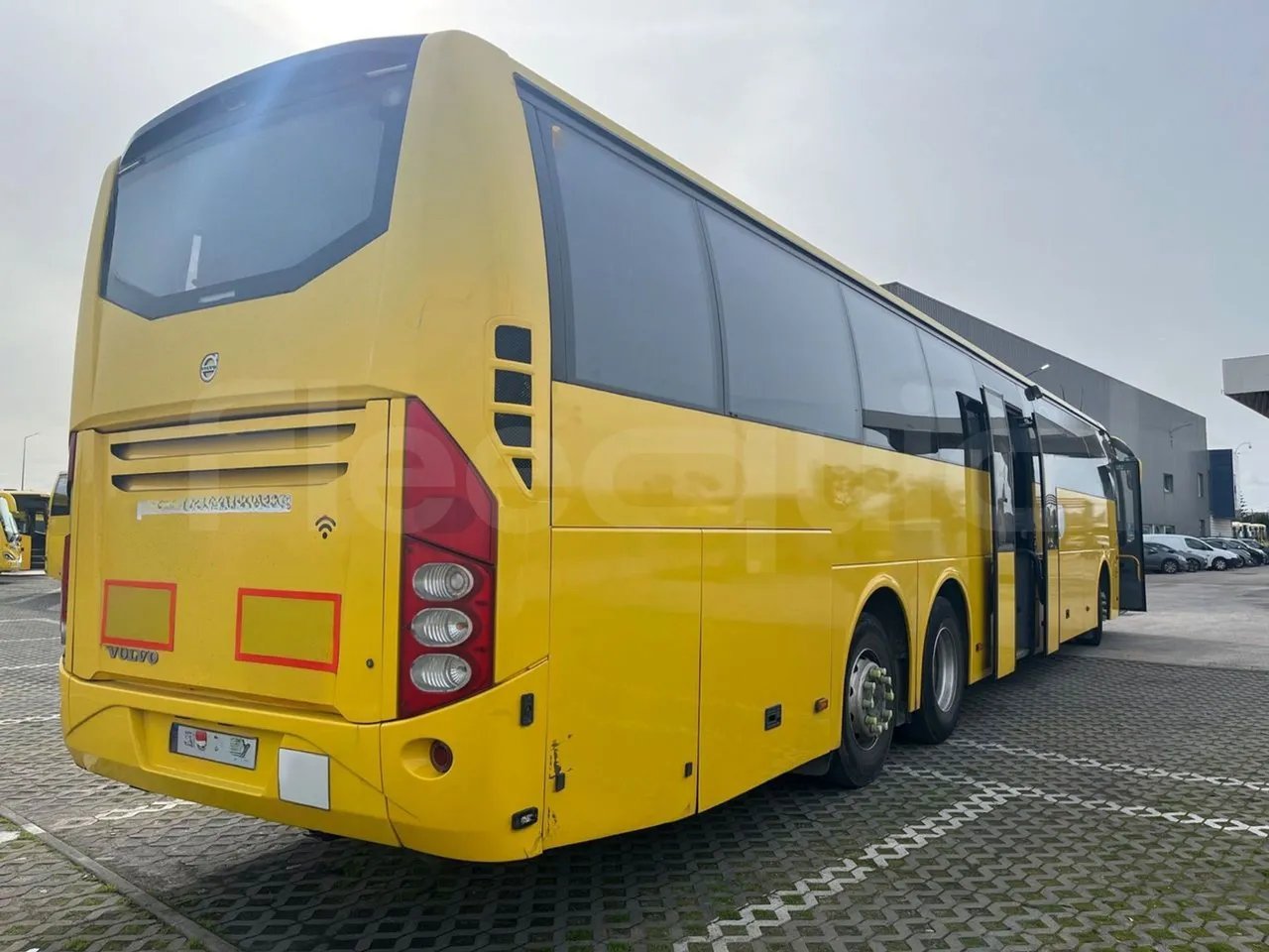 Volvo 9700-B8R B6SC 9700S - Euro 6 - 240 kW - 14.980 mt - 3/4 right rear doors open