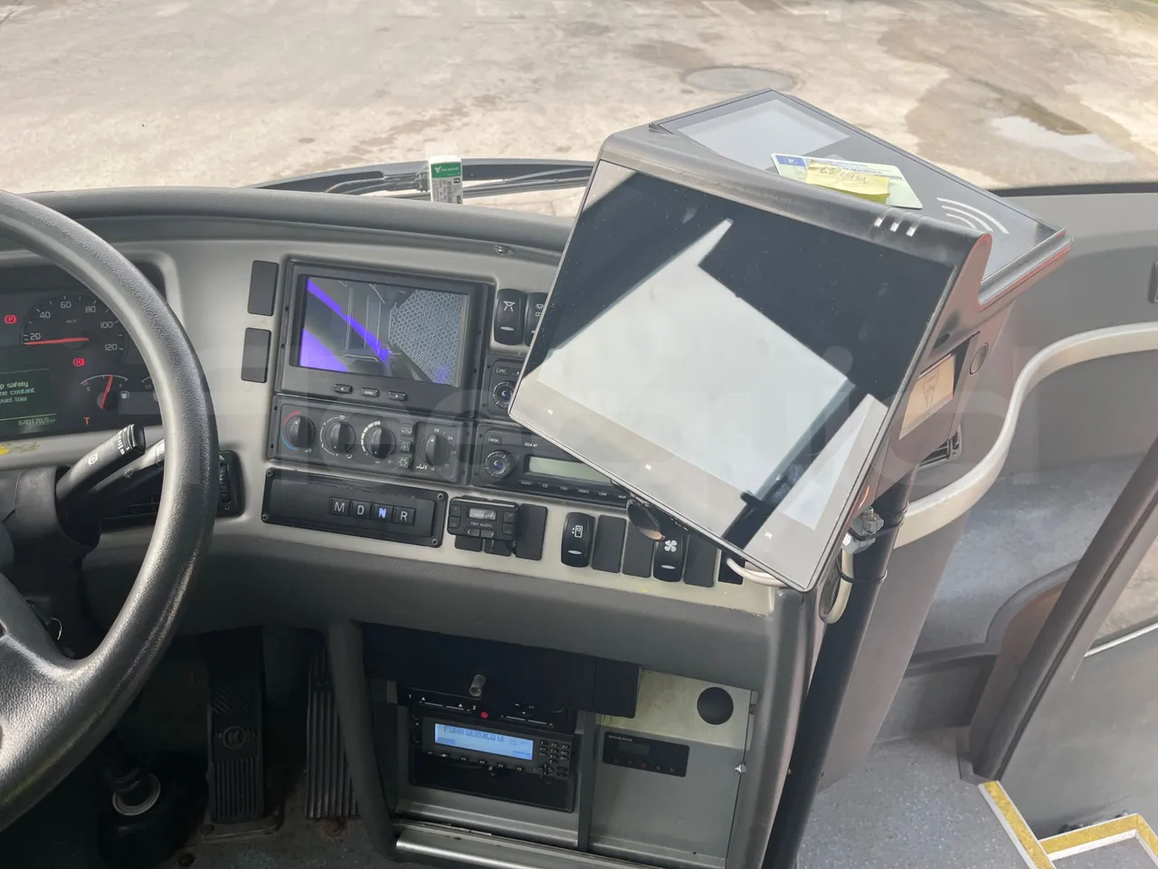 Volvo 9700-B8R B6SC 9700S - Euro 6 - 240 kW - 14.980 mt - radio accessories photo