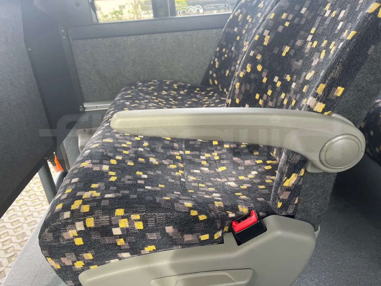 Volvo 9700-B8R B6SC 9700S - Euro 6 - 240 kW - 14.980 mt - armrest detail photo