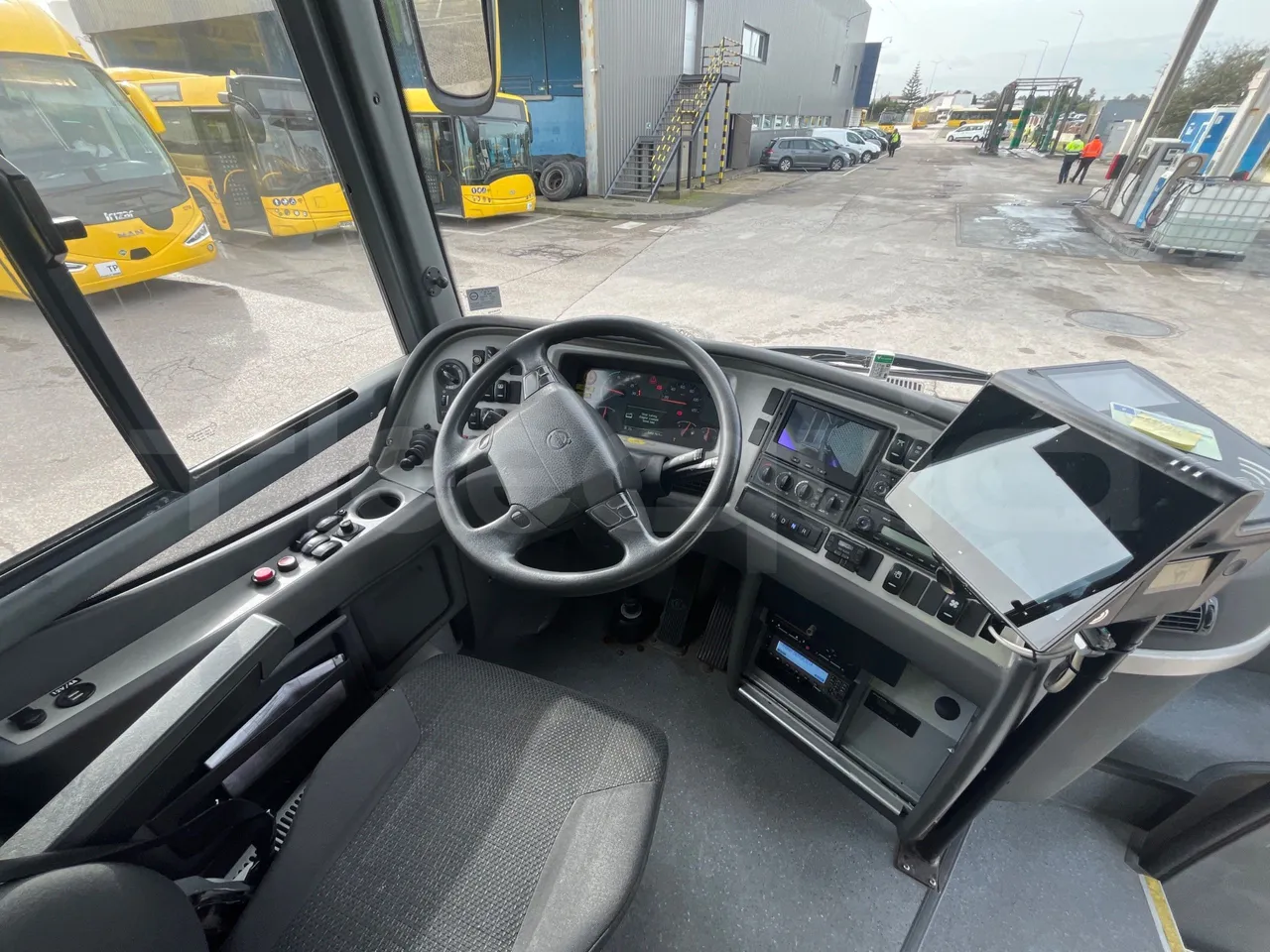 Volvo 9700-B8R B6SC 9700S - Euro 6 - 240 kW - 14.980 mt - buttons panels on